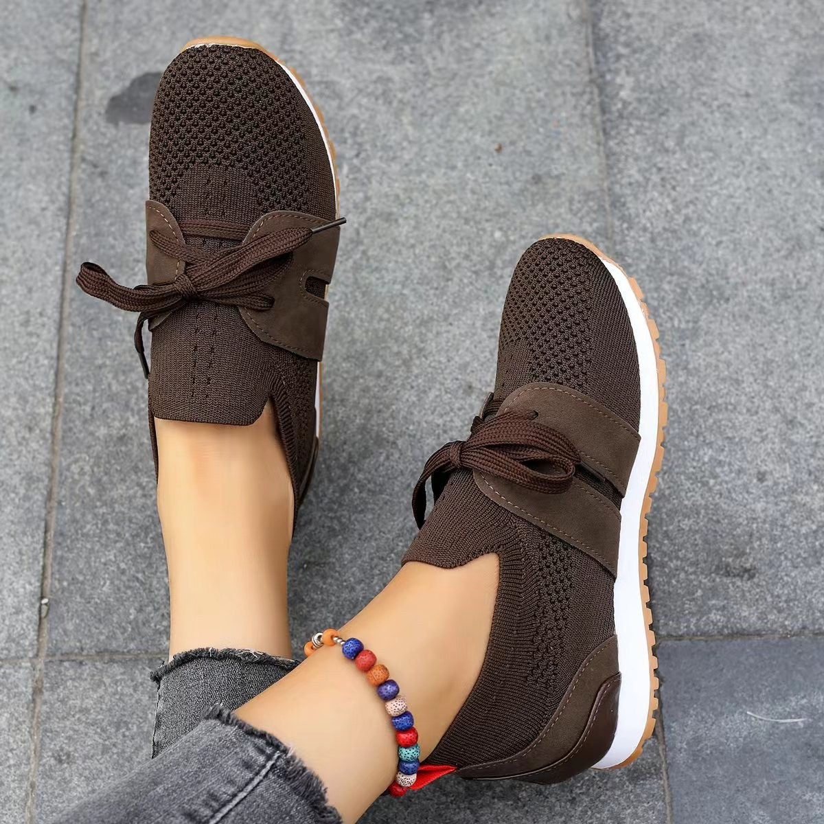 Chaussures plates à lacets,