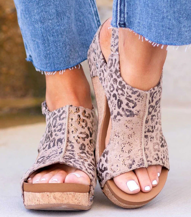 Sandales à rivet à semelles compensées pour femmes