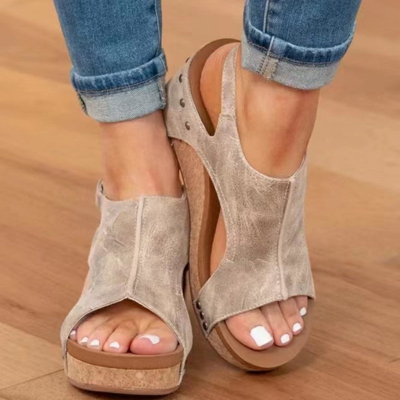 Sandales à rivet à semelles compensées pour femmes