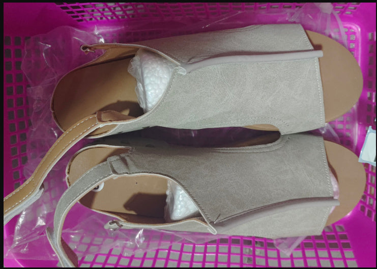 Sandales à rivet à semelles compensées pour femmes